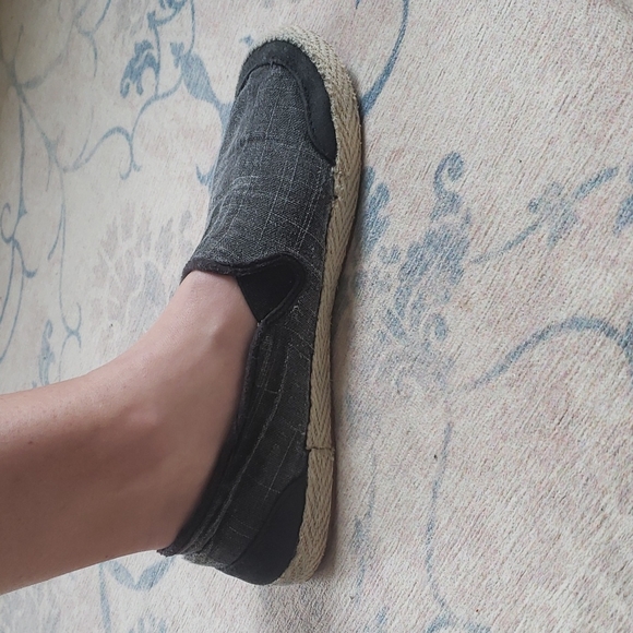 Used Ugg slip on sneakers - Picture 4 of 8
